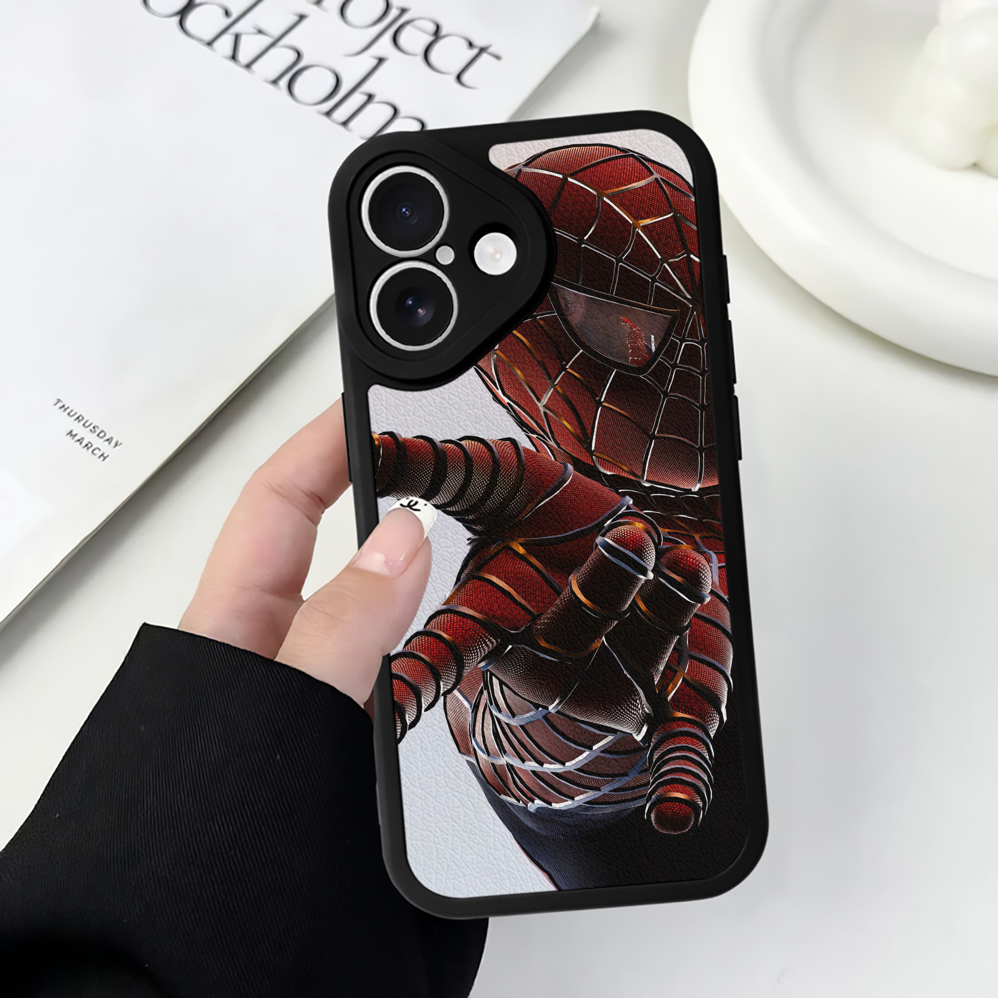 Spider Man スパイダーマン 【iPhone 16シリーズ対応】シリコンスマホケース（レザー調） 材質：シリコン